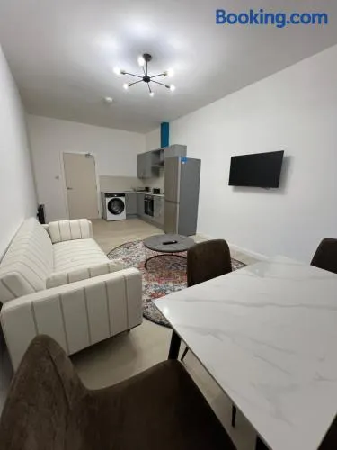 Apartment 3 by SJP - Central Location - Near Station - Sleeps 3 - Image 1