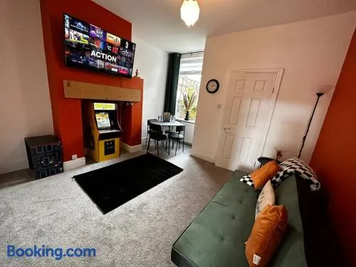 Manchester 3BR House Contractor Hospital Uni - Image 1