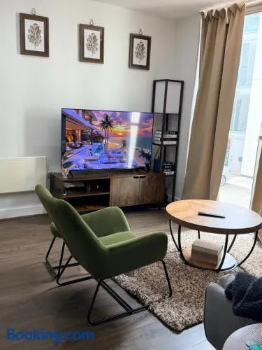Cozy One bedroom with Free Underground parking in Mailbox Birmingham city - Image 1
