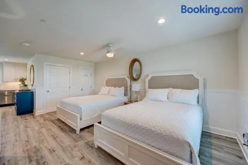 1007 Queen Suite, 1st Floor Oasis - Image 1