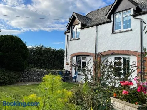 Honeysuckle Cottage - Image 1