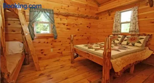 Robin Hill Camping Resort Deluxe Cottage 13 - Image 1