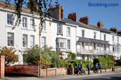 Cambridge House - Image 1