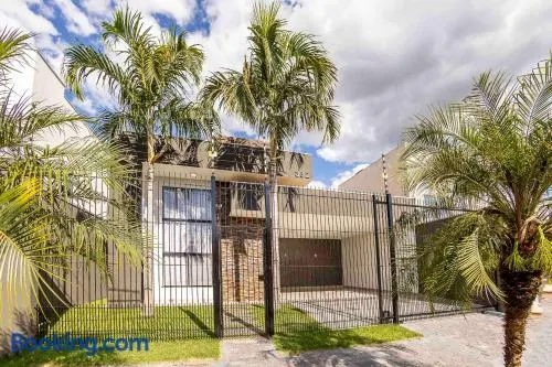 Casa Munique Maringa Com Piscina Ar Condicionado e Churrasqueira - Image 1