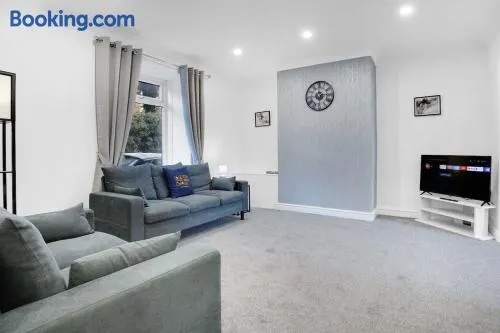 Dean St Retreat - Cosy Urban Escape, Sleeps 5 - Image 1