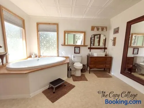 Cozy Cottage - Image 1