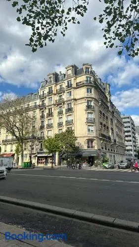 Appartement sous le toits de Paris - Image 1