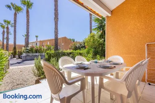 Pavillon pour 4 personnes dans une résidence avec piscine - Image 1
