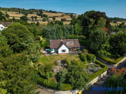 A spacious hidden gem with hot tub, lovely garden & views - Image 1