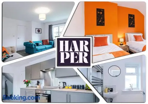 Charming Family & Business Accommodation Sleeps 5 with Parking - Image 1