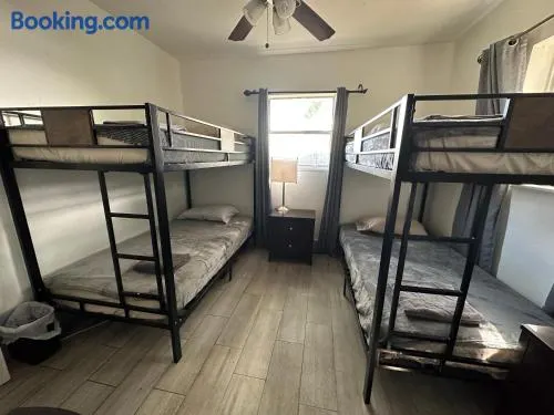 Bekahouse Hostel with parking, backyard and laundry - Image 1