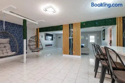 Cruise Haven with Pool, 15 Min to Port Canav & Beach - Image 1