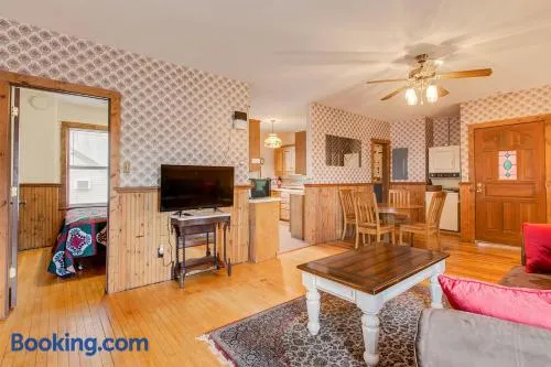Mrs Hippie Inn - Image 1