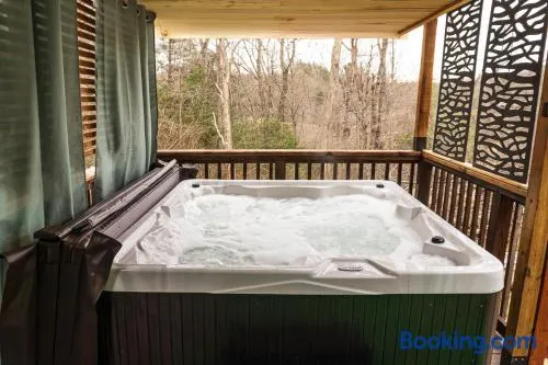Hot Tub, Private 3 Bed Lodge, 1 mile from Blue Ridge Parkway, Giant Jenga, Families Welcome! - Image 1