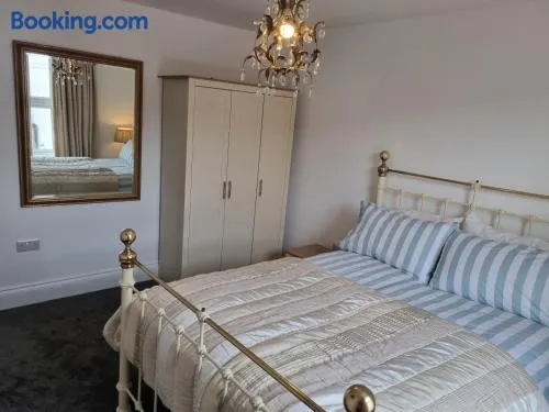 3 Bedroom House By The Sea, Deal Centre - Image 1