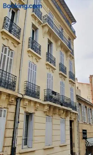 Spacieux appartement T4 avec cours privée - Image 1