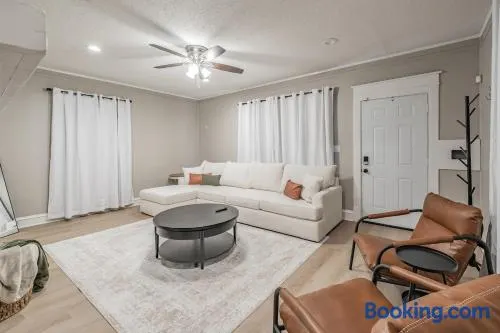 Walk To TCU-Boutique-Sleeps 6-2 King Beds - Image 1