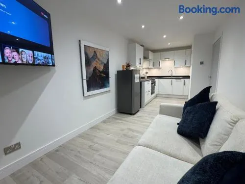 Cosy Modern 2 Beds Chorley Center - Image 1