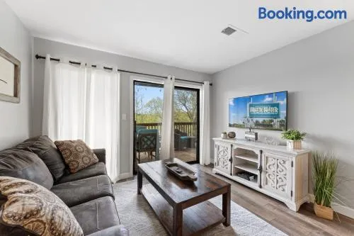 Ozark Mountain Condo about 2 Mi to Silver Dollar City - Image 1