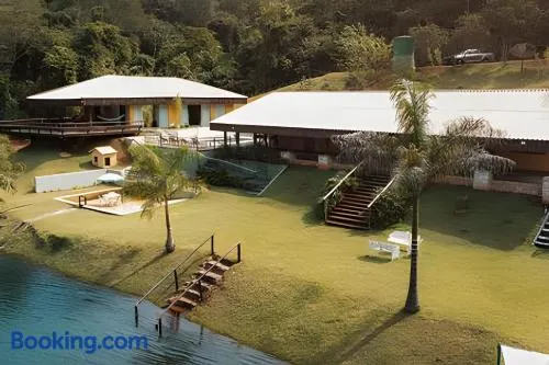 Casa Da Rosa - Experiência Exclusiva à Beira do Lago das Brisas - GO - Image 1