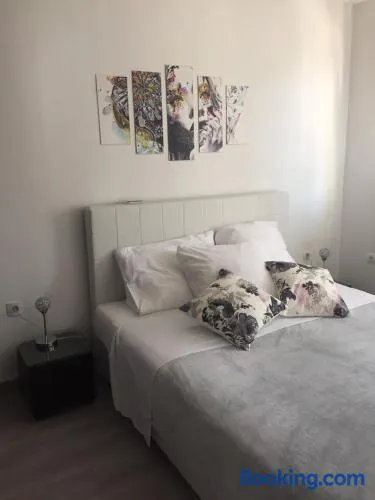 Apartment Yelena Rose West - Image 1