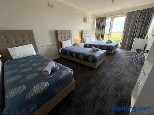Tailem Bend Riverside Hotel - Image 1