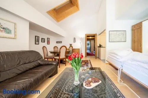 2403 Charmante Dachwohnung mit hohen Decken und Suedbalkon - Image 1