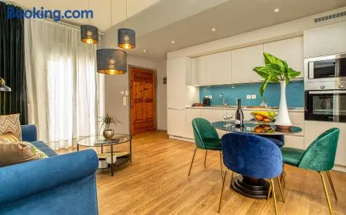 Luxury penthouse apartment near the city center - Image 1