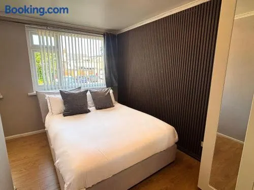 SmithStayz Poulton - Image 1