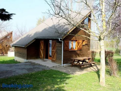 Chalets indépendants avec jardin et jeux d'enfants - Image 1