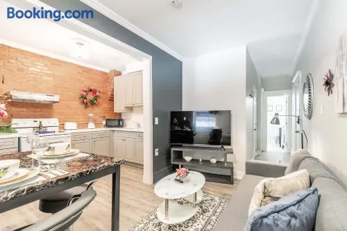 Boutique 2BR Apartment on James St North Sleeps 6 - Image 1