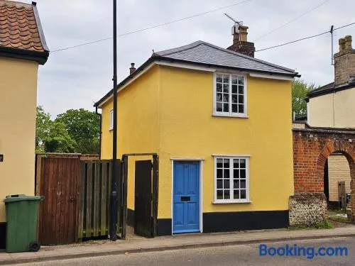 Perfectly Located Pretty Cottage - Image 1
