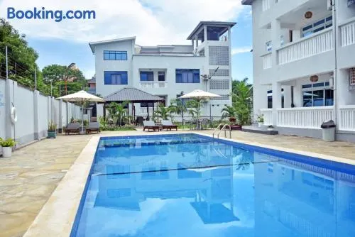 ENZI FURNISHED APARTMENT DIANI - Image 1