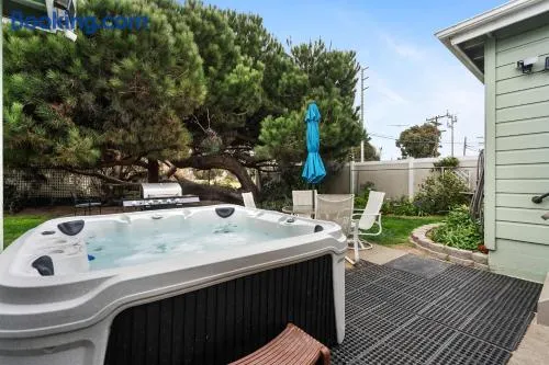 O Side Beach Bungalow with Jaccuzi Blocks to beach - Image 1