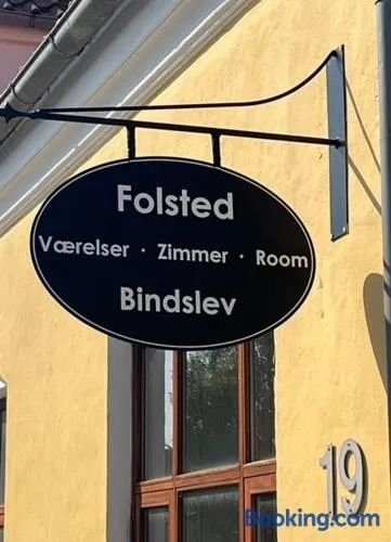 Folsted - Værelse 100 med eget badeværelse og fri parkering - Image 1