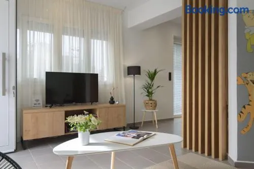 Onar Elegant Beachside Home - Image 1
