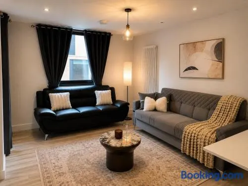 Modern apartment with private balcony - Image 1