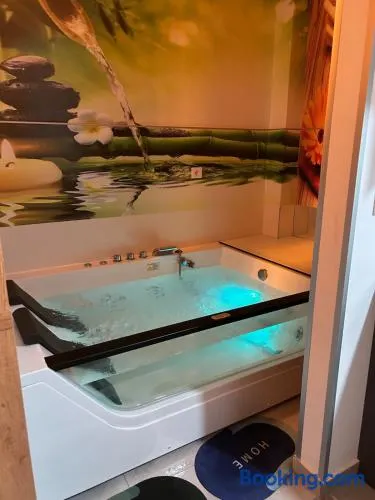 Diamond airport JACUZZI&SAUNA apartman Ledine - Image 1