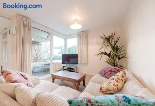 Spacious Two Double Bedroom Flat - Image 1