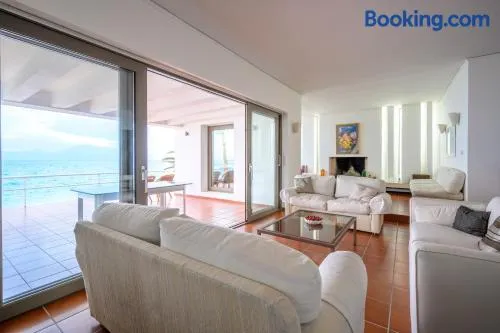 Horizon House - Beachfront Escape - Image 1