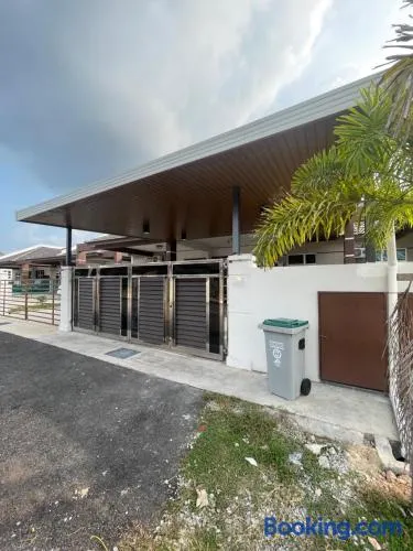 Sungai Udang Homestay 4 bilik - Image 1
