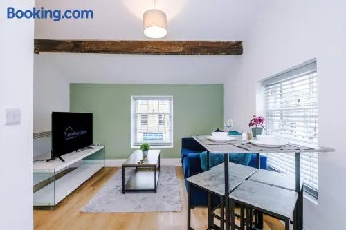 Sleeps 4, Duplex Apartment, Long Term Disc - Image 1