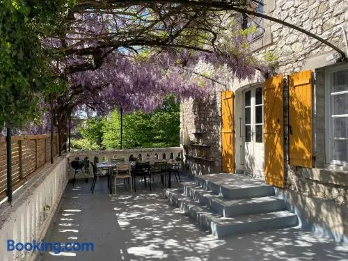 Maison avec terrasse ombragée, parking, Clim - Image 1