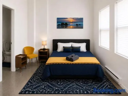 Regal Stylish Uptown Loft Beachfront RooftopWFHGym - Image 1