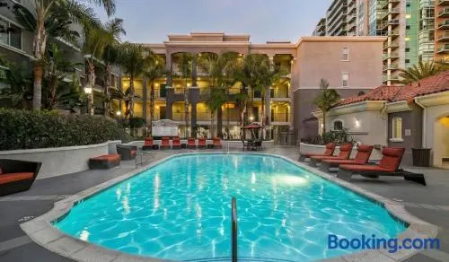 Marina Boardwalk Breeze 1BA & 2BA - Short Trip To Venice Beach - Image 1