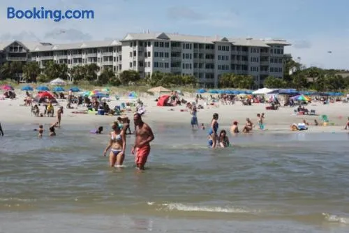 NEAR OCEAN VILLAS - Hilton Head's Best and Most Affordable Deluxe Villas Close to Beach - Image 1