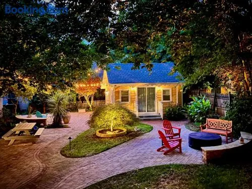 The Cozy Yellow Cottage in Dilworth - Image 1