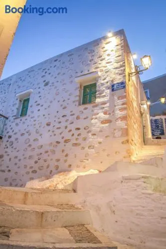 Azura, traditional residence in Ano Syros - Image 1