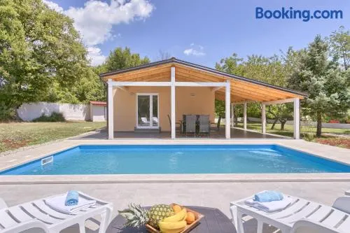 Charming House Noelene - Image 1