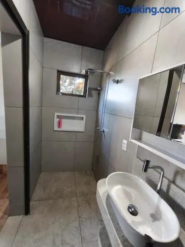 Quatro com suite e cozinha - Image 1